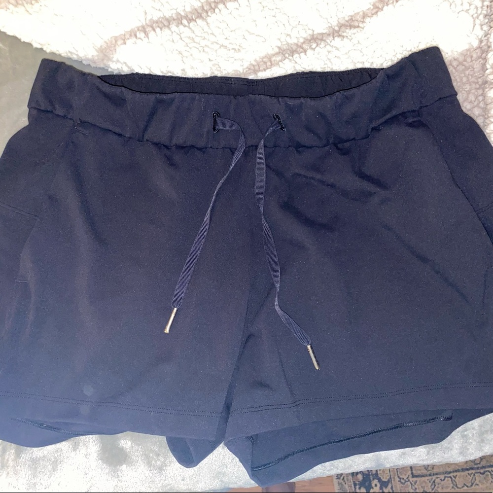 Lululemon 3inch shorts black size 8
